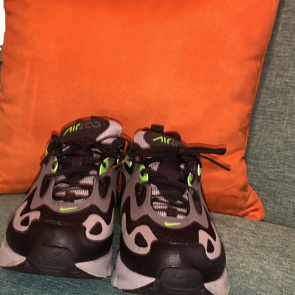 Air Max 200 Dark Grey (GS) - Picture 4 of 10